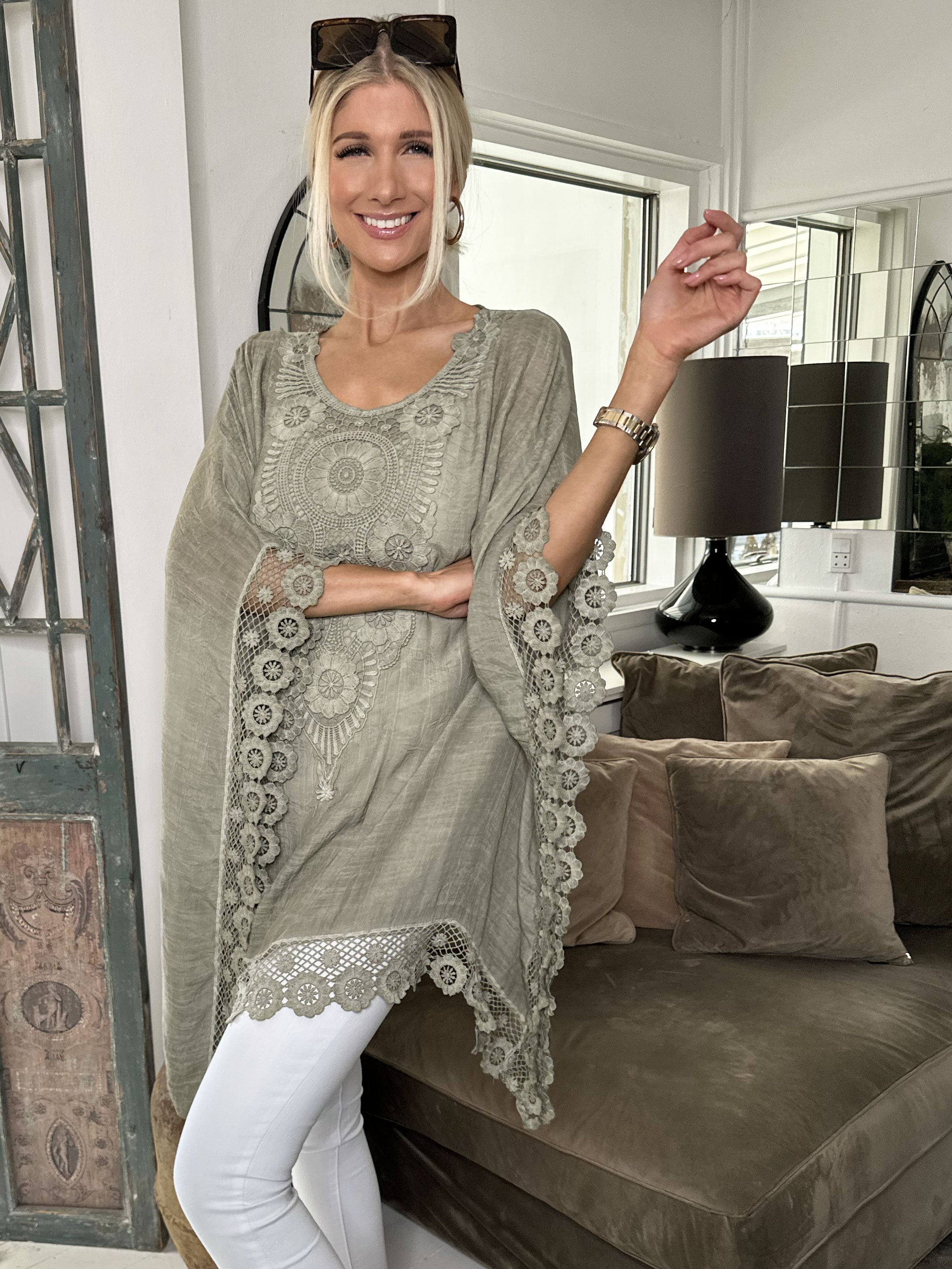 Leslie - Smuk tunika med blondekanter